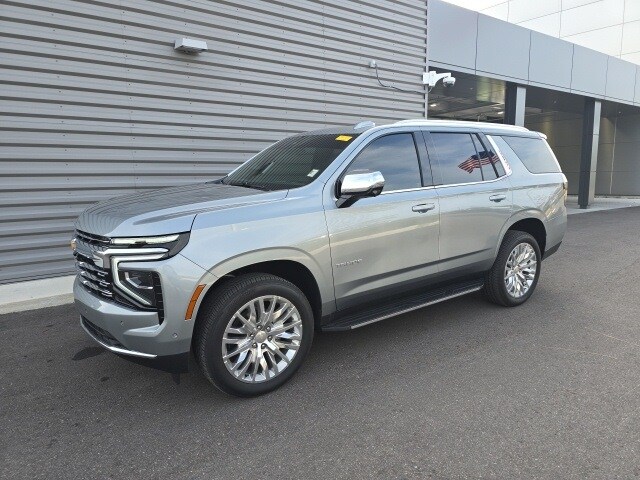 2025 Chevrolet Tahoe Premier photo 2