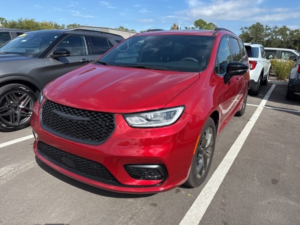 Used 2025 Chrysler Pacifica Limited Van Passenger Van
