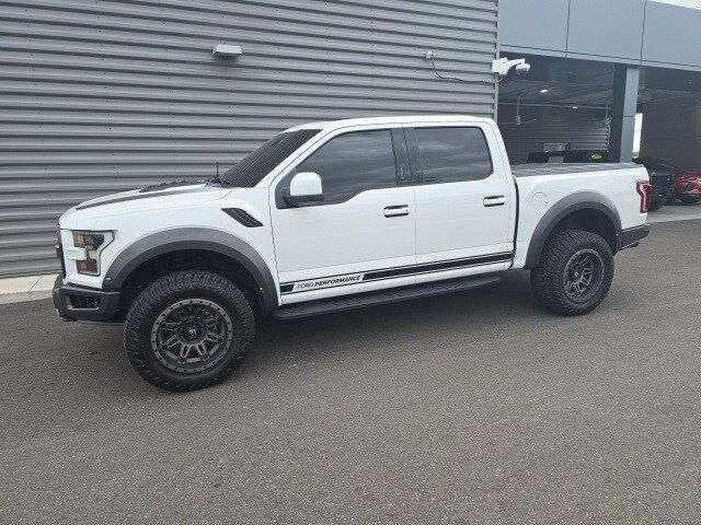 2018 Ford F-150 Raptor photo 2