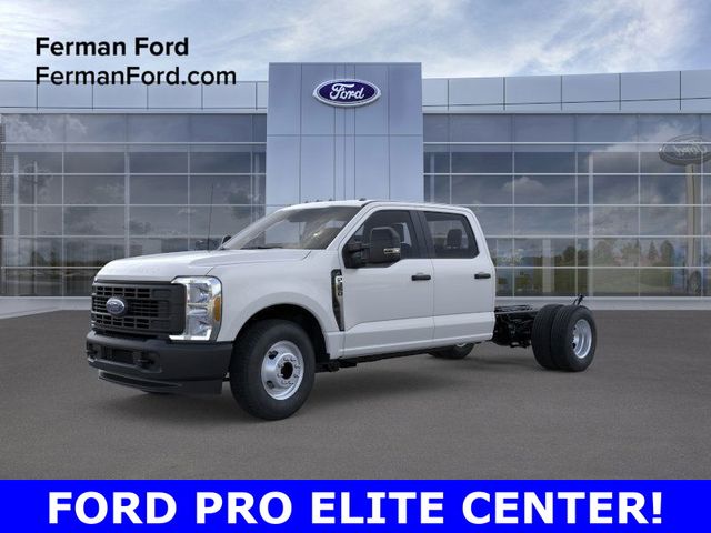 2025 Ford F-350 Super Duty Chassis Cab XL's photo
