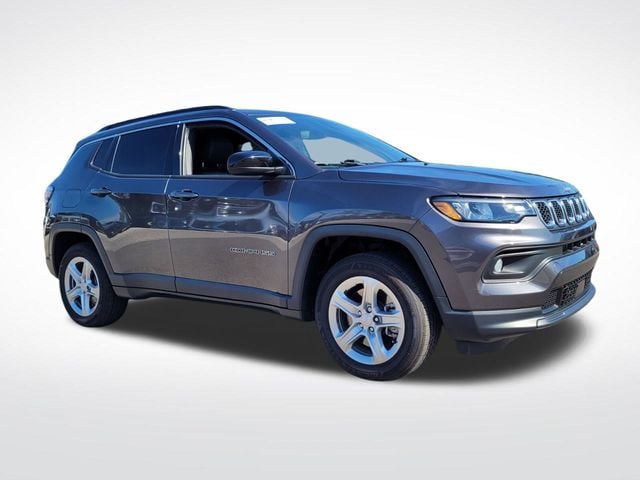 2023 Jeep Compass Latitude's photo