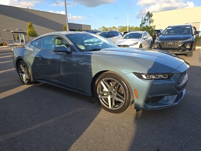 2024 Ford Mustang EcoBoost Premium photo 3