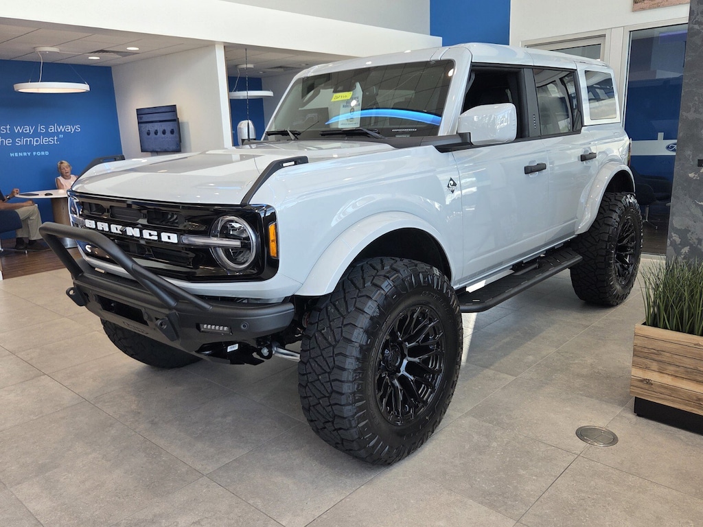 New 2026 Ford Bronco Outer Banks SUV