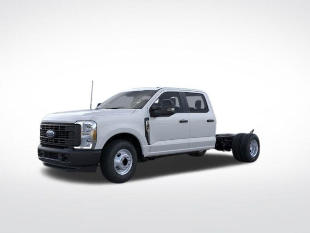 2025 Ford F-350 Super Duty Chassis Cab XL's photo