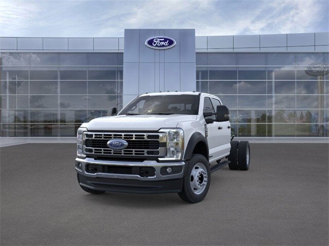2025 Ford F-450 photo 2