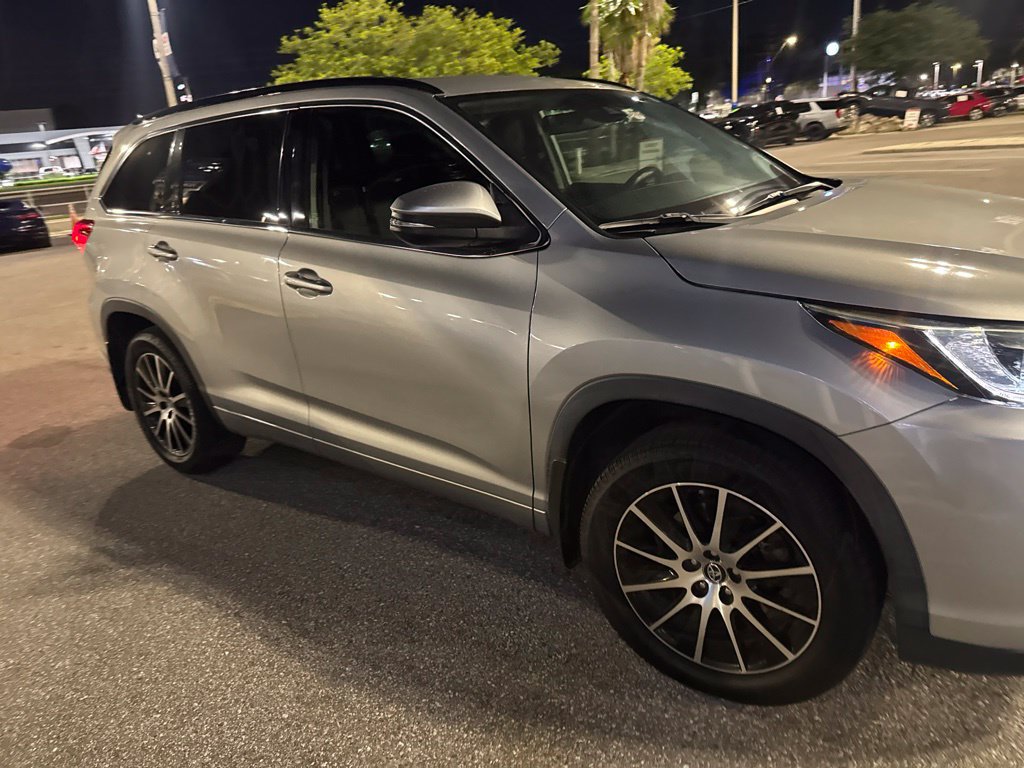 Used 2018 Toyota Highlander SE V6 SUV