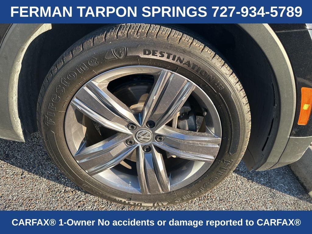 2019 Volkswagen Tiguan SEL Premium photo 2