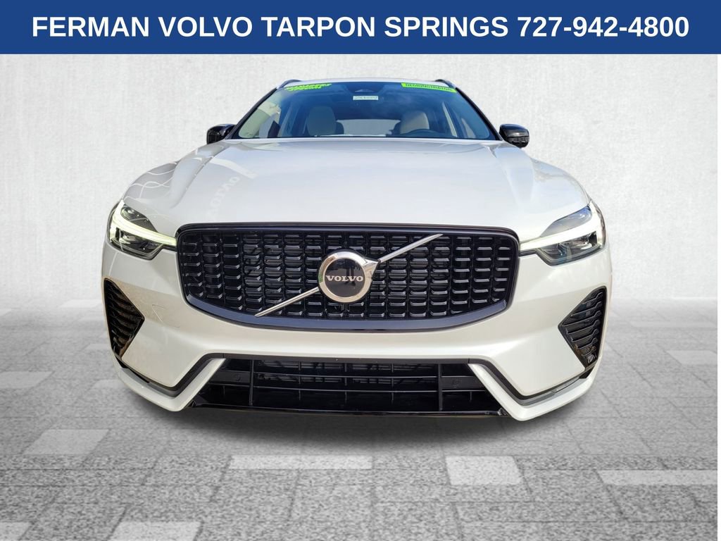 2025 Volvo XC60 B5 Core photo 2