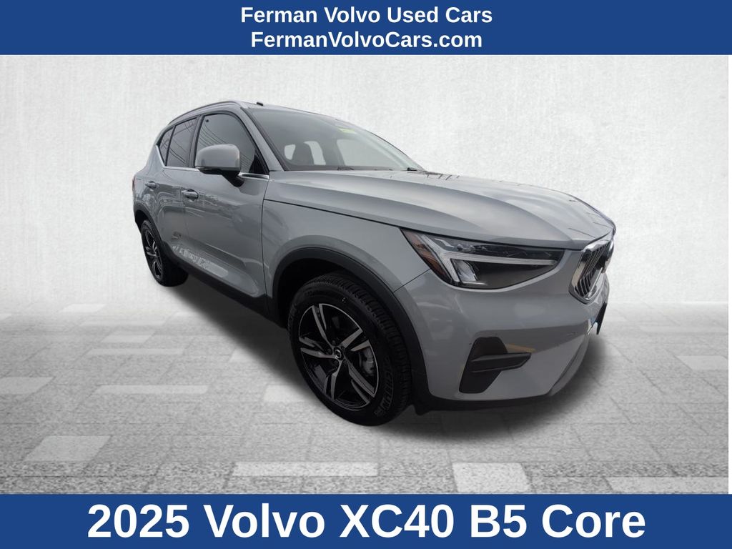 2025 Volvo XC40 Core's photo