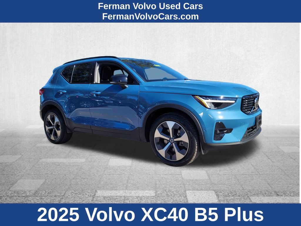 2025 Volvo XC40 Plus's photo