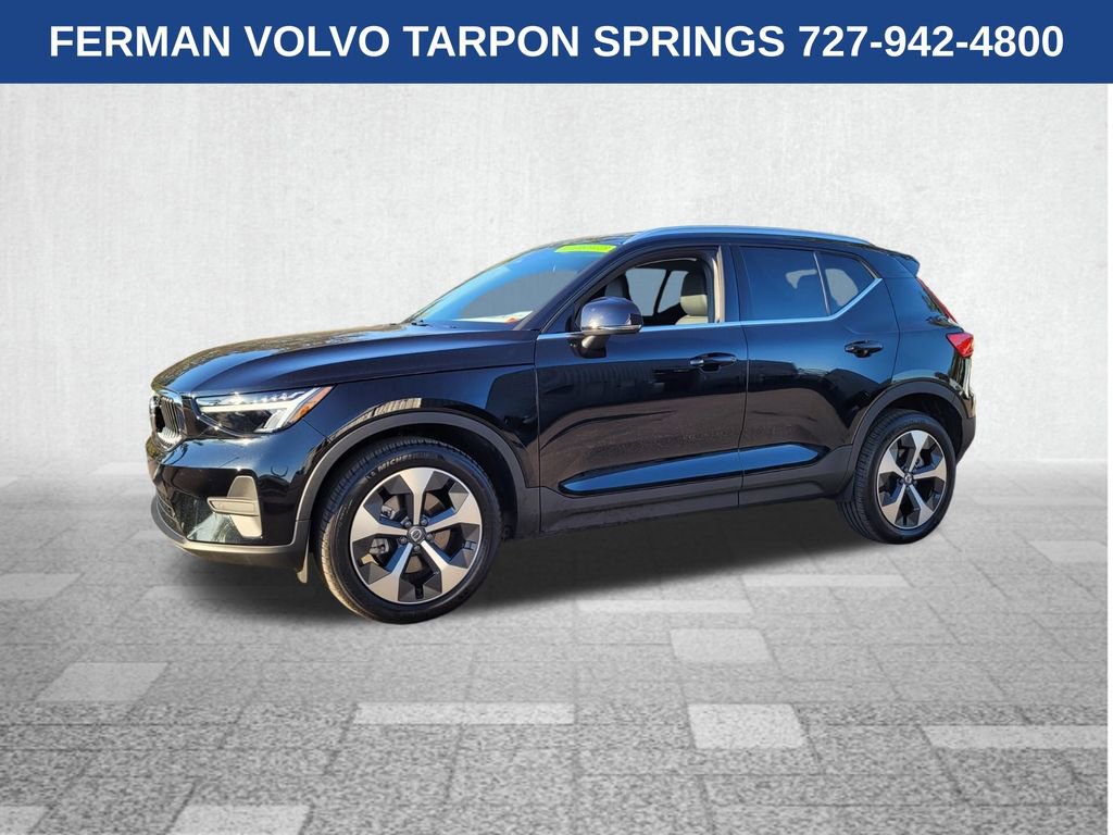 2025 Volvo XC40 Core photo 3
