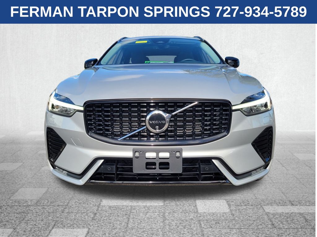 2024 Volvo XC60 B5 Plus photo 2