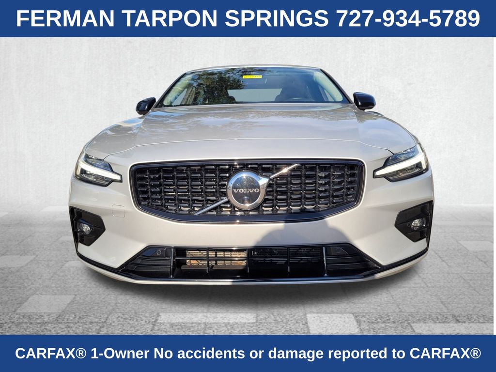 2023 Volvo S60 B5 Plus photo 2