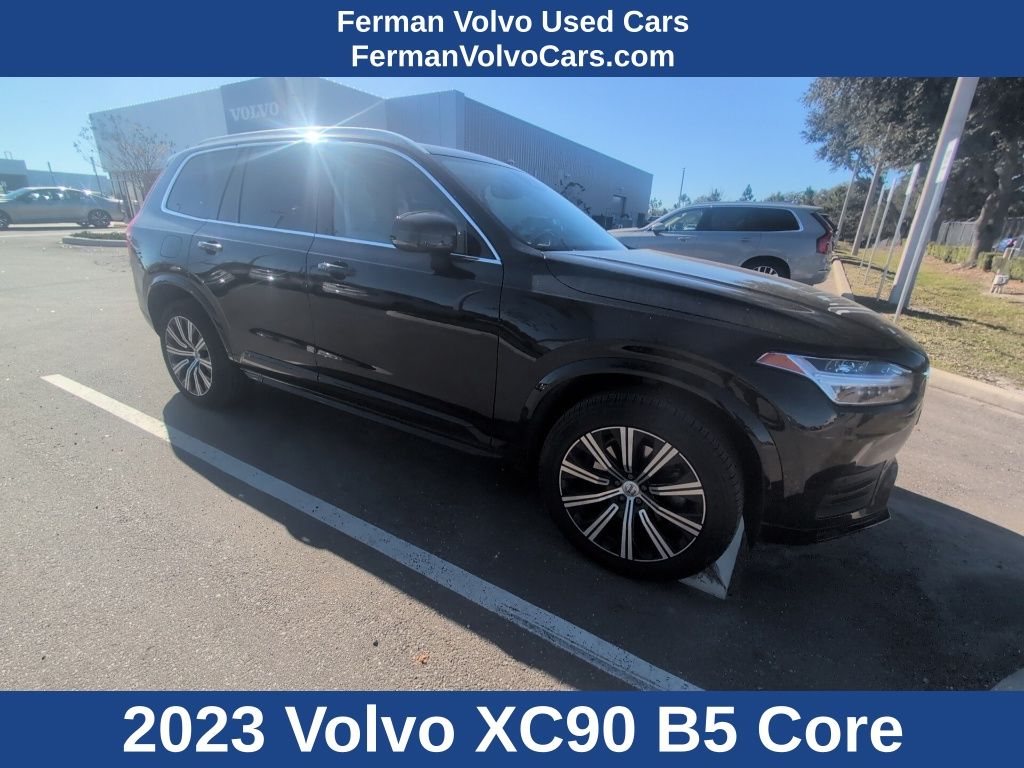 2023 Volvo XC90 Core's photo