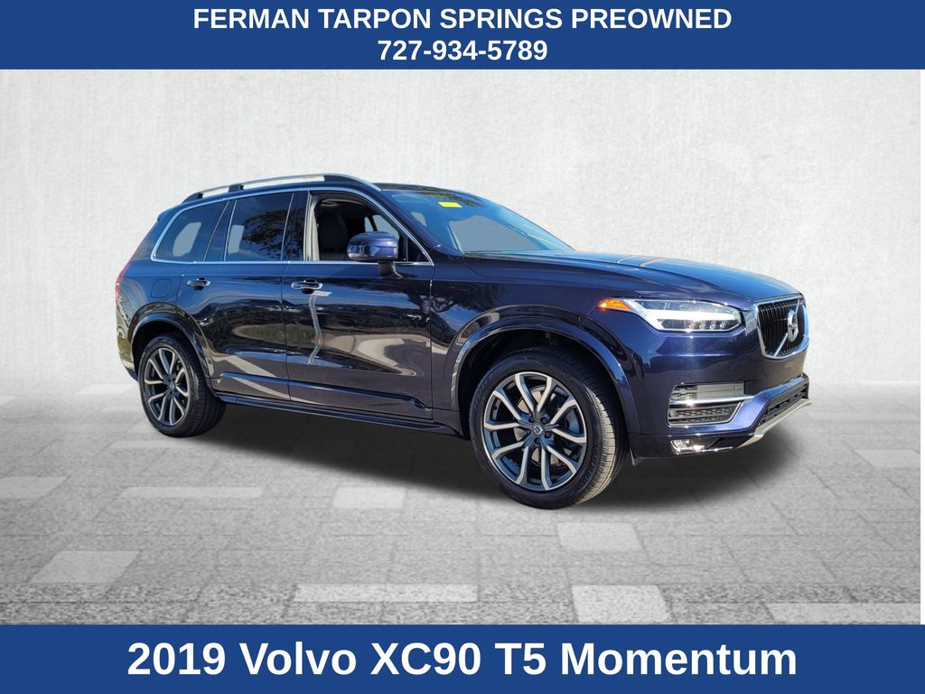 2019 Volvo XC90 Momentum's photo