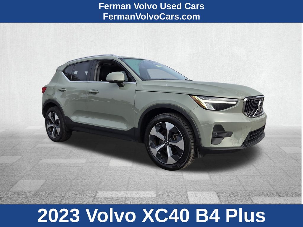 2023 Volvo XC40 Plus's photo