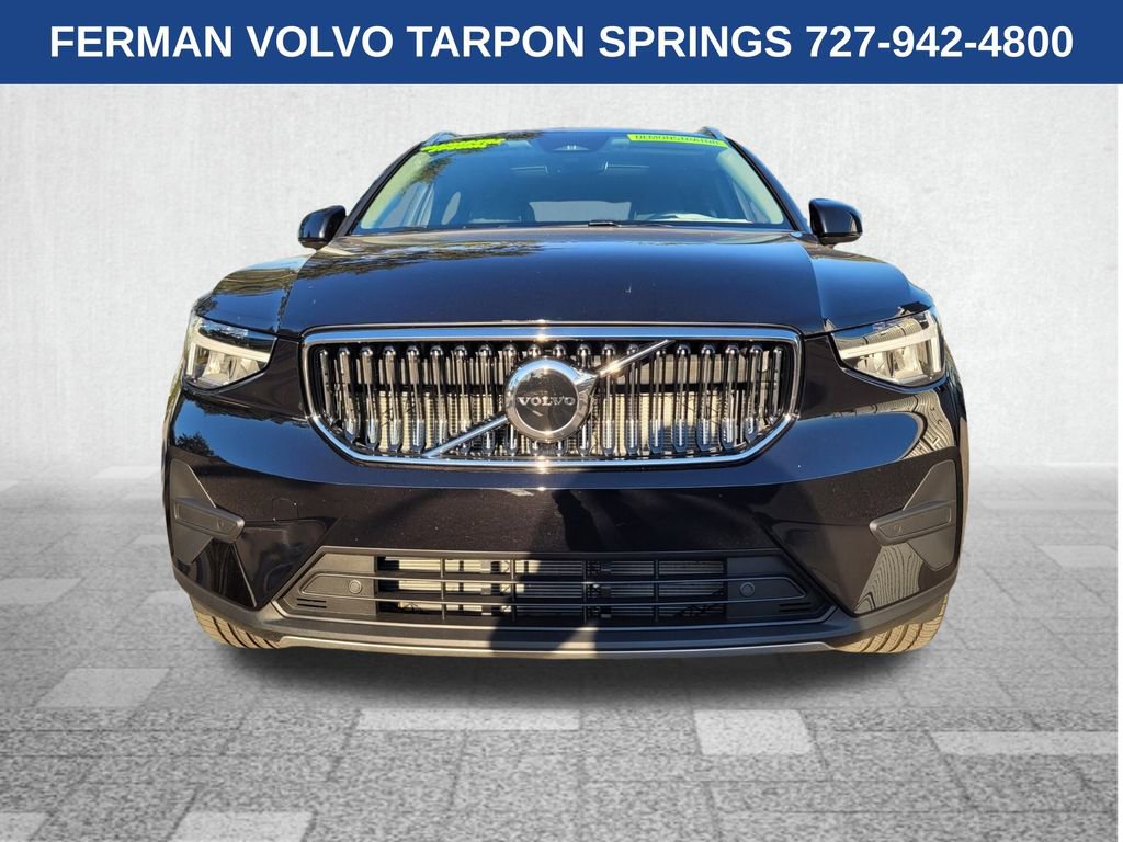 2025 Volvo XC40 Core photo 2