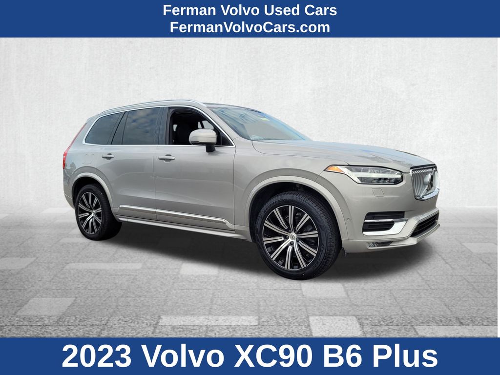 2023 Volvo XC90 Plus's photo