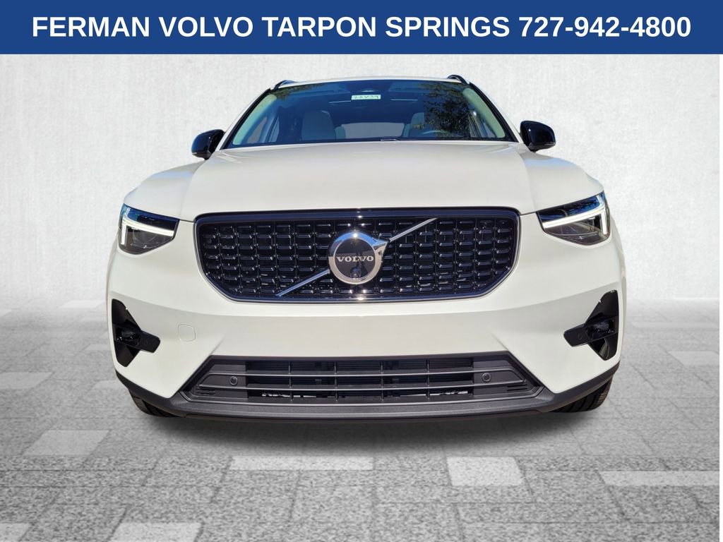 2026 Volvo XC40 Plus photo 2