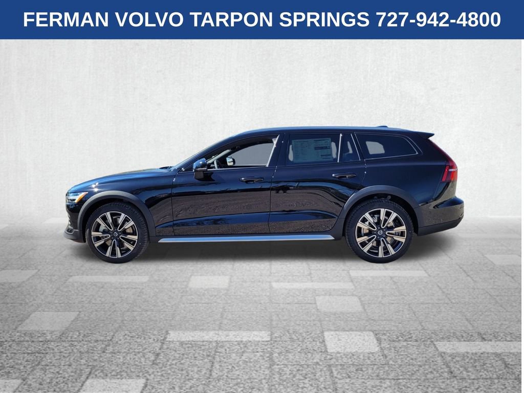 2025 Volvo V60 Cross Country B5 photo 4