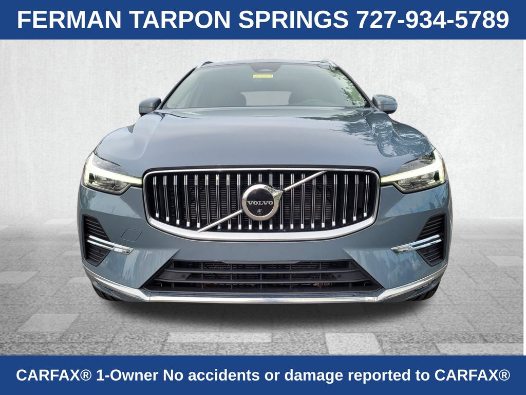 2023 Volvo XC60 B5 Plus photo 2