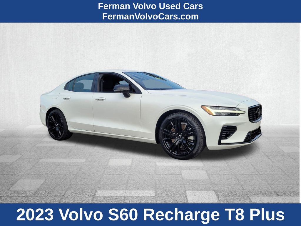 2023 Volvo S60 Plus's photo