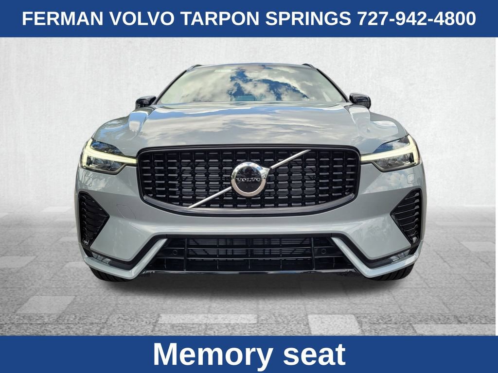 2025 Volvo XC60 B5 Core photo 2