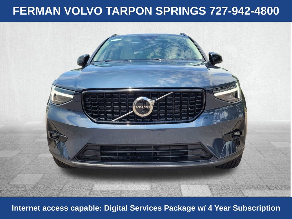 2026 Volvo XC40 photo 2