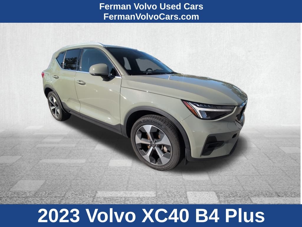 2023 Volvo XC40 Plus's photo