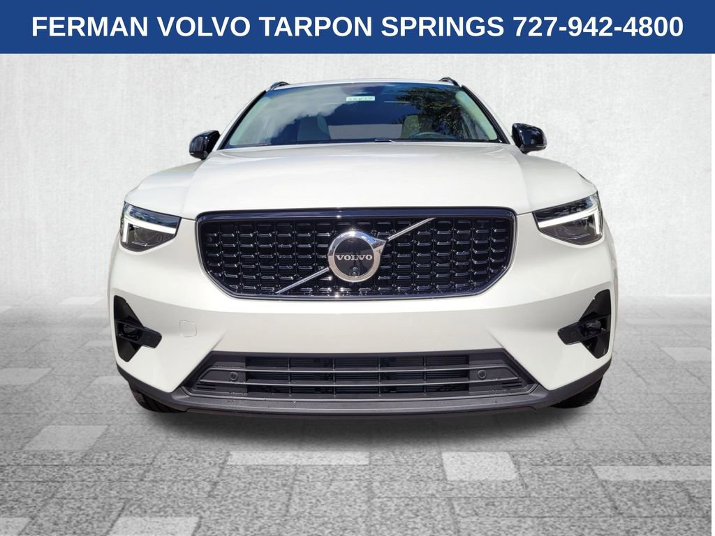2026 Volvo XC40 Plus photo 2