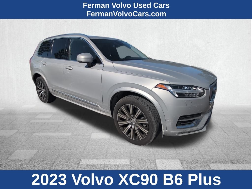 2023 Volvo XC90 Plus's photo