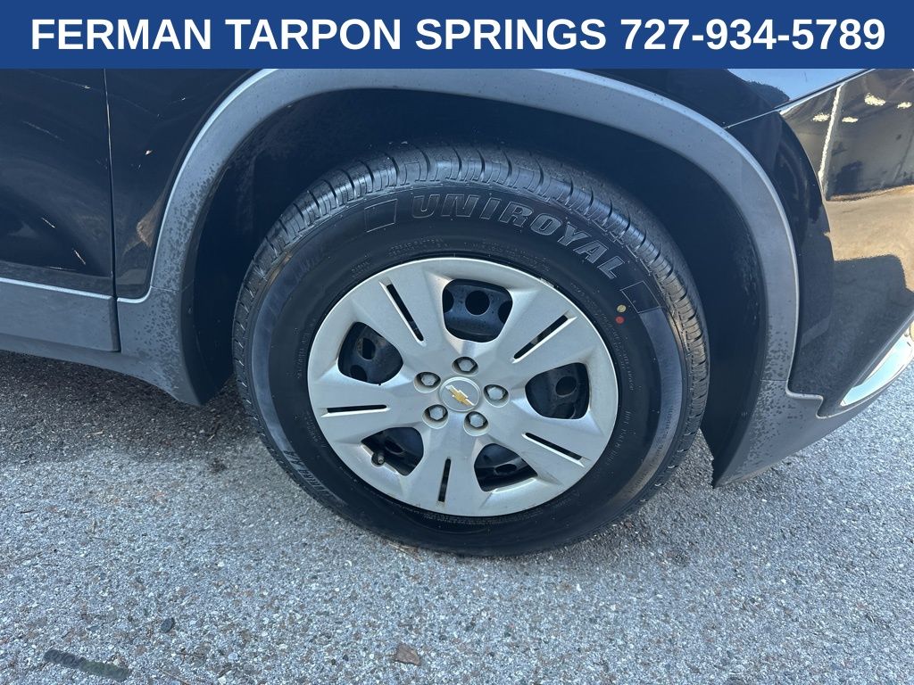 2017 Chevrolet Trax LS photo 2