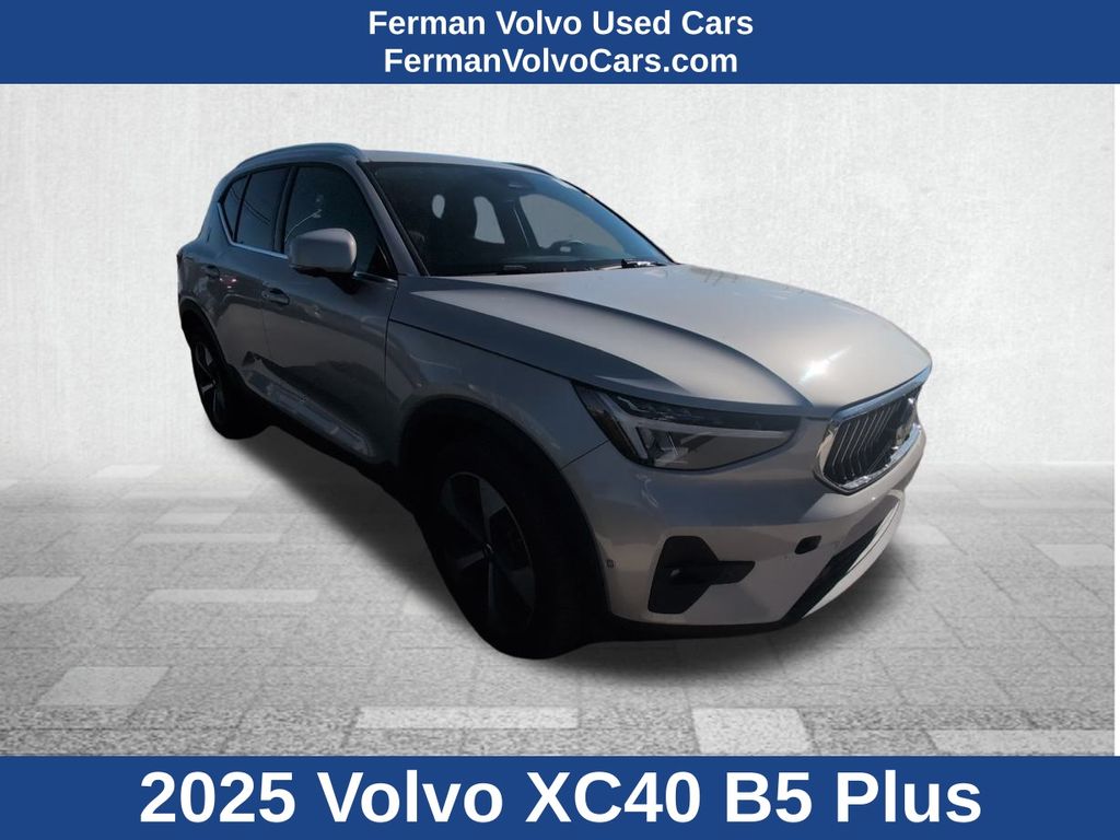 2025 Volvo XC40 Plus's photo