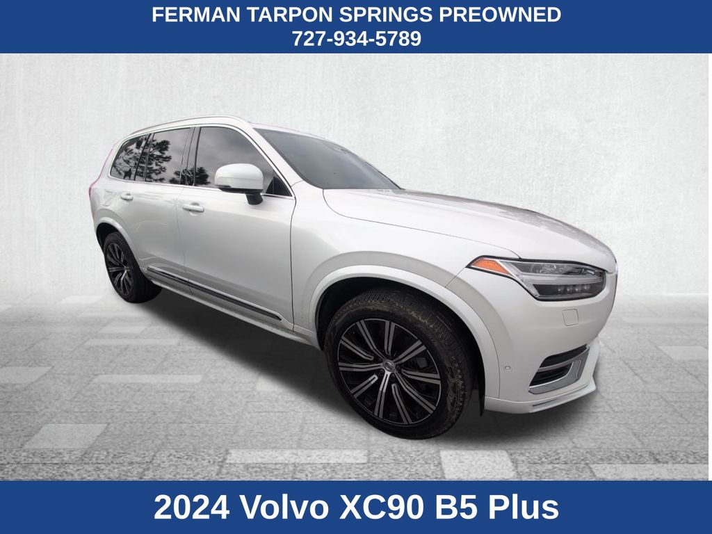 2024 Volvo XC90 Plus's photo