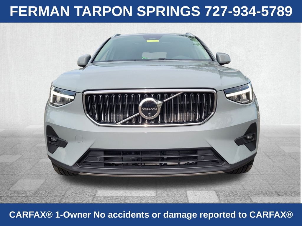 2024 Volvo XC40 Plus photo 2