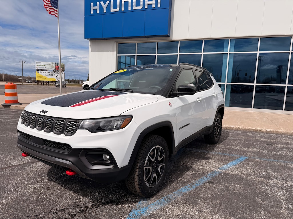 Used 2025 Jeep Compass Trailhawk SUV