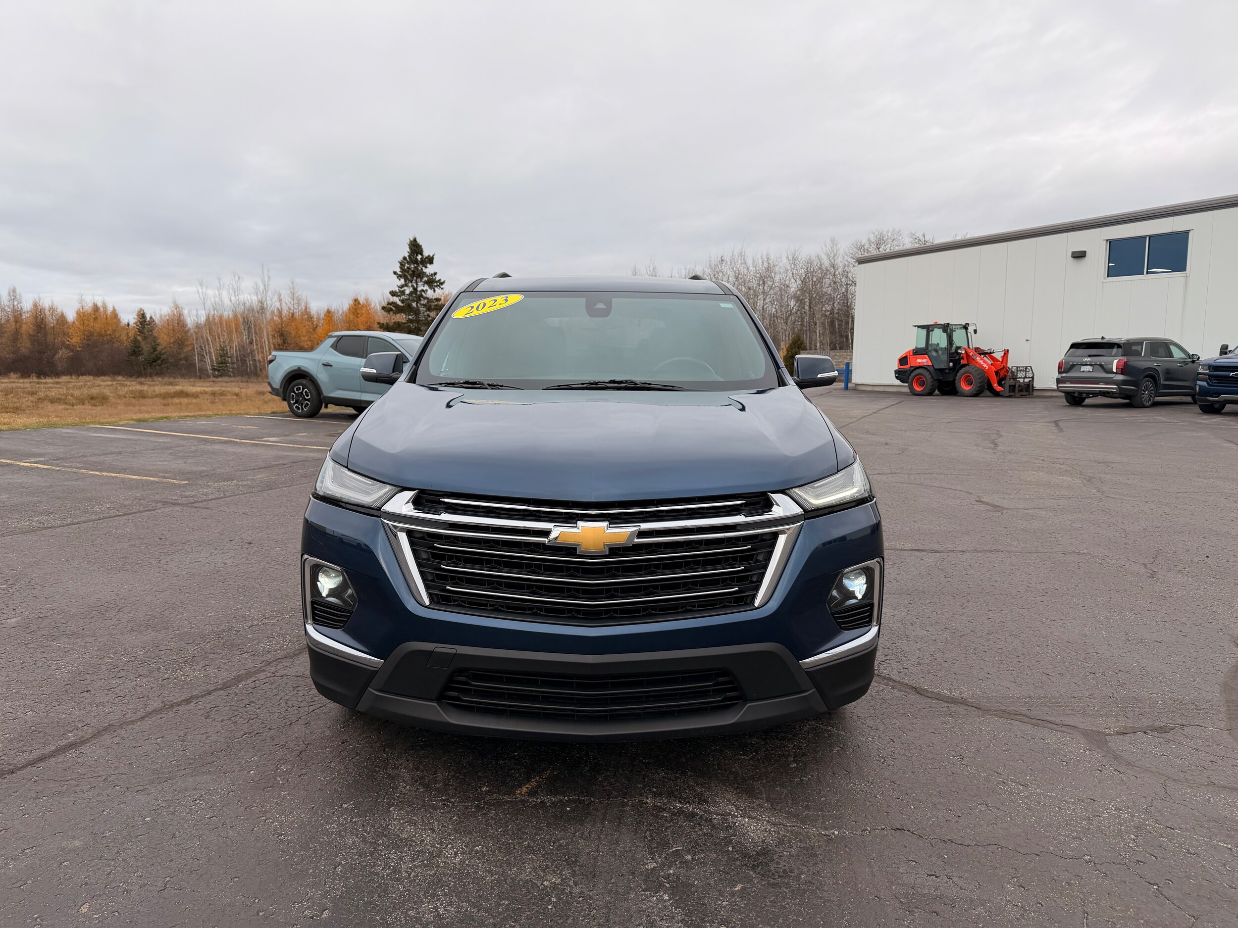 2023 Chevrolet Traverse Cloth 1LT photo 2