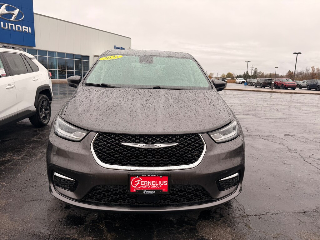 Used 2023 Chrysler Pacifica Touring L Van Passenger Van