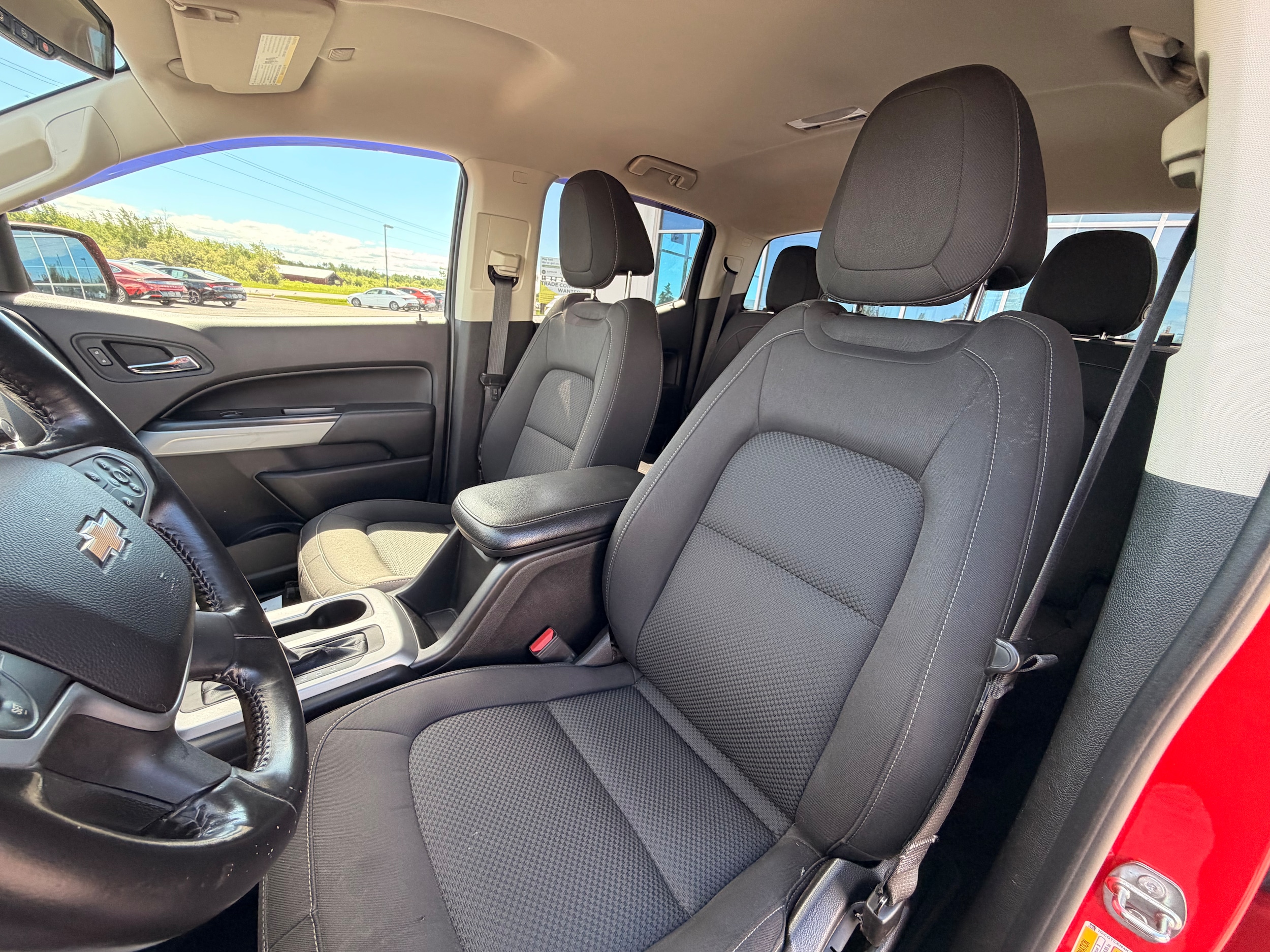 2019 Chevrolet Colorado LT - Photo 12