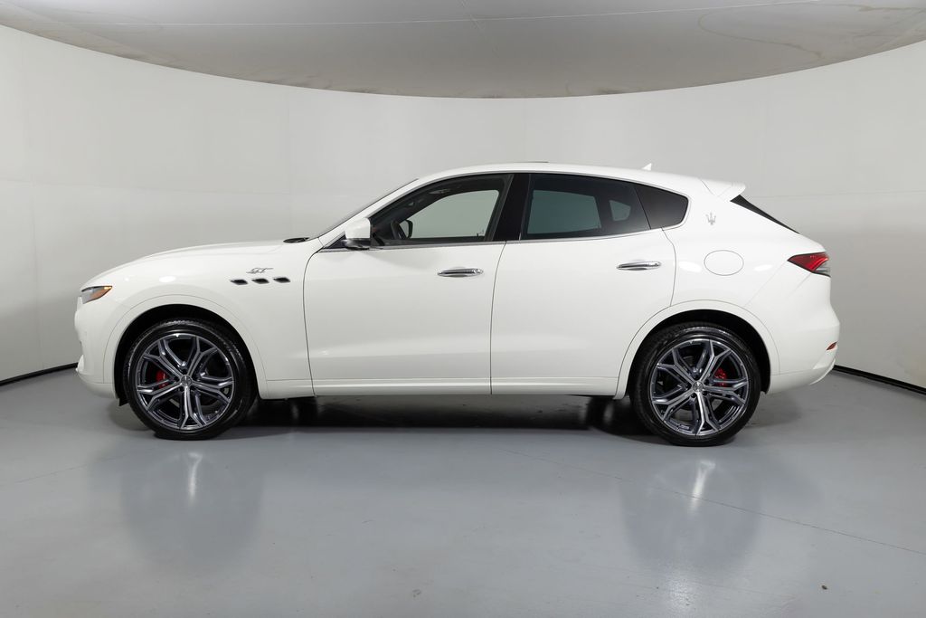 2023 Maserati Levante GT photo 3