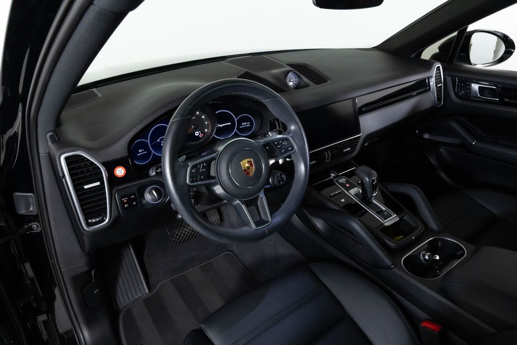 2021 Porsche Cayenne Coupe photo 4