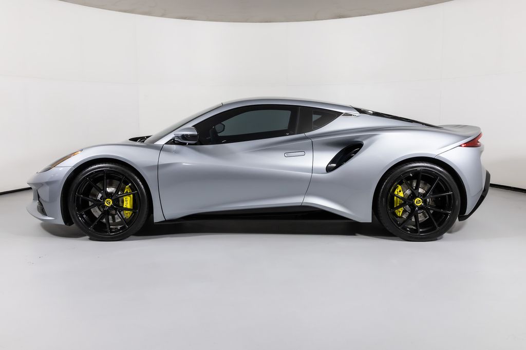 2024 Lotus Emira First Edition photo 3