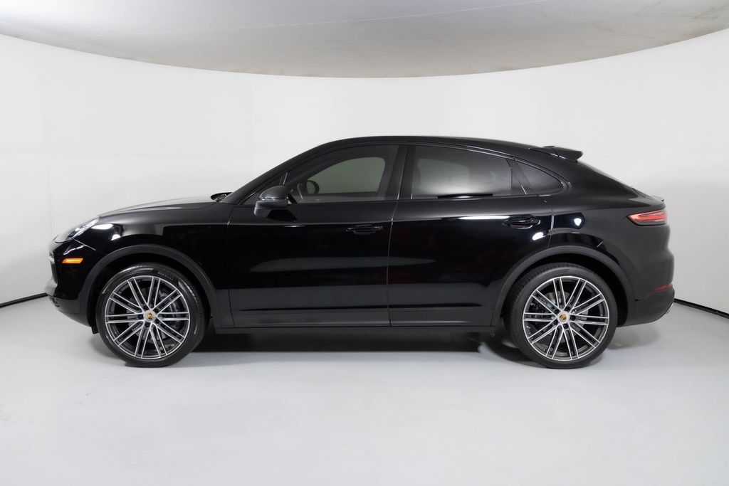 2021 Porsche Cayenne Coupe photo 3