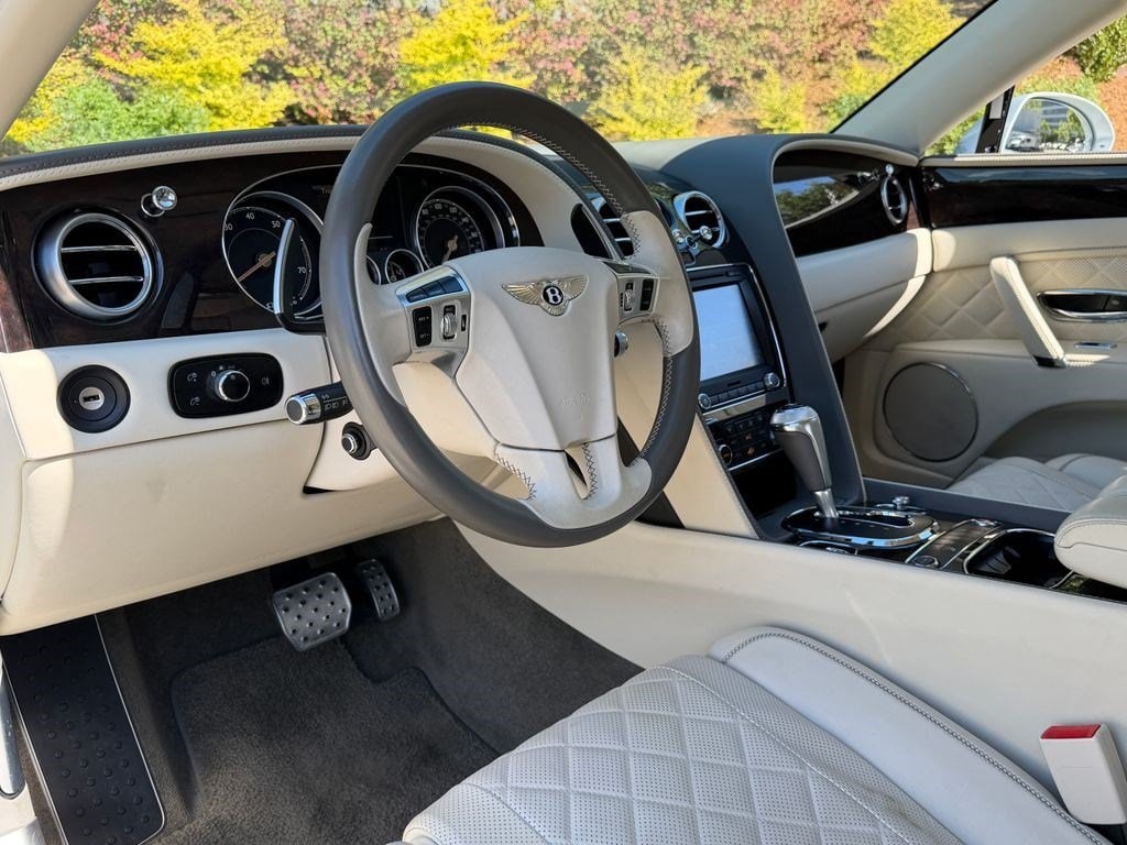 Bentley Flying Spur V8