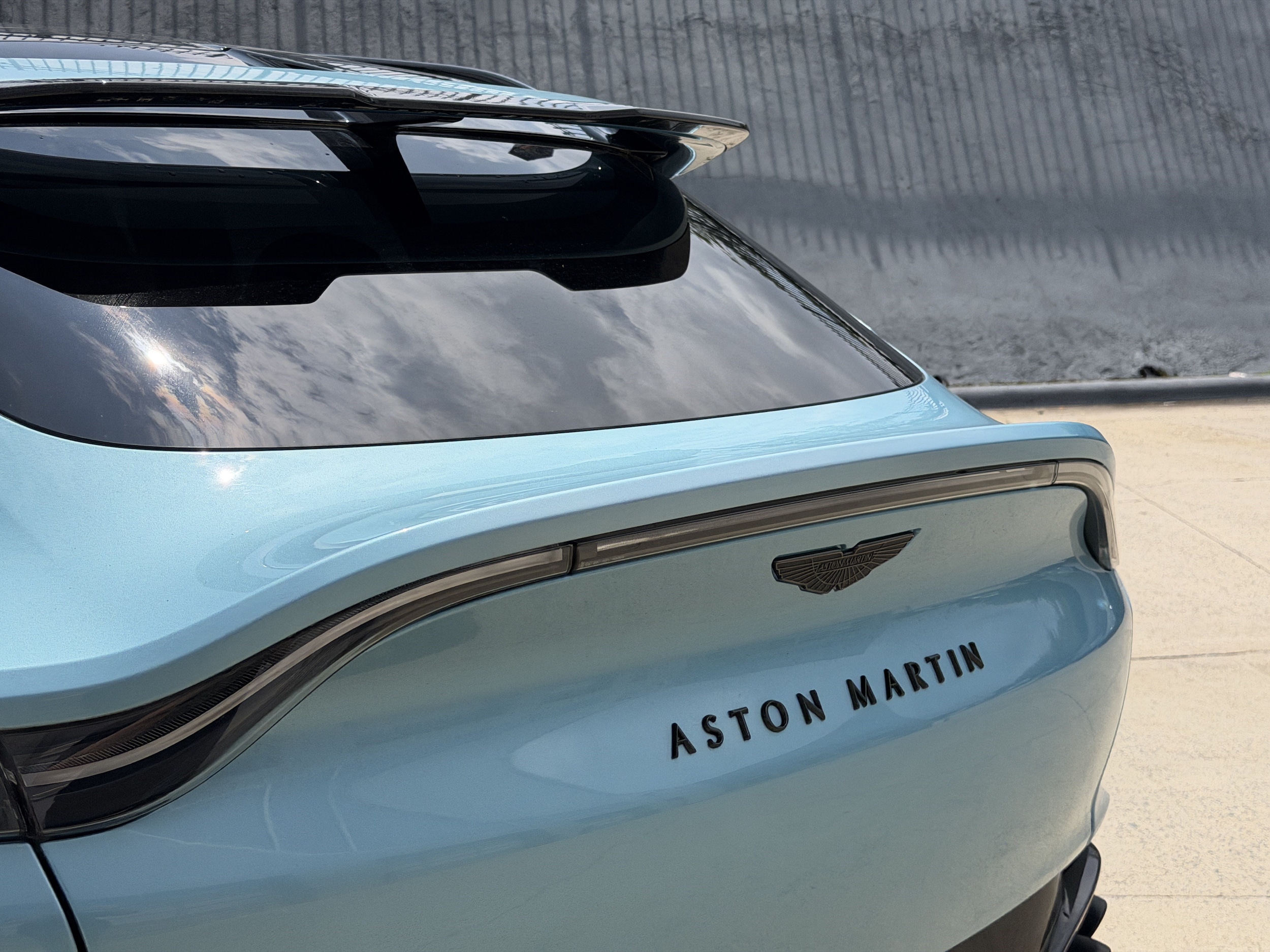 Aston Martin DBX 707