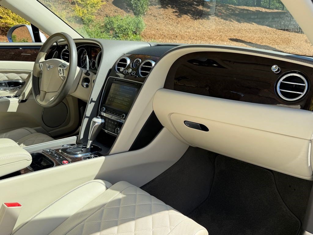 Bentley Flying Spur V8
