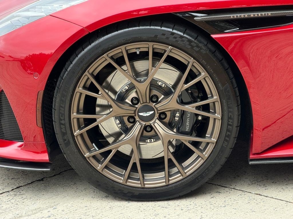 Aston Martin DB12