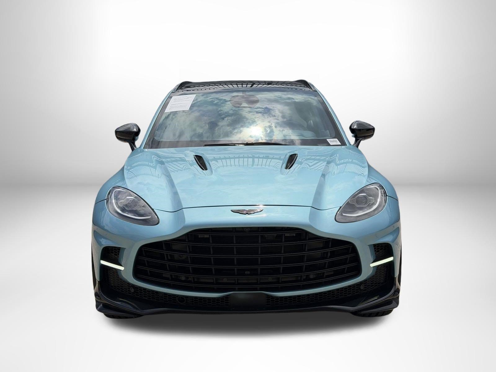 Aston Martin DBX 707