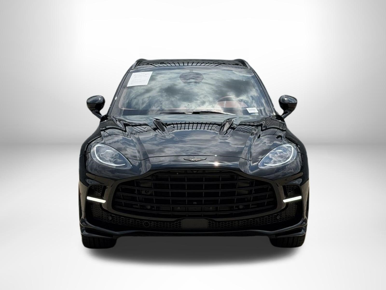 Aston Martin DBX 707