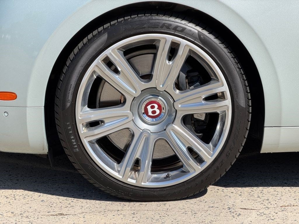 Bentley Flying Spur V8